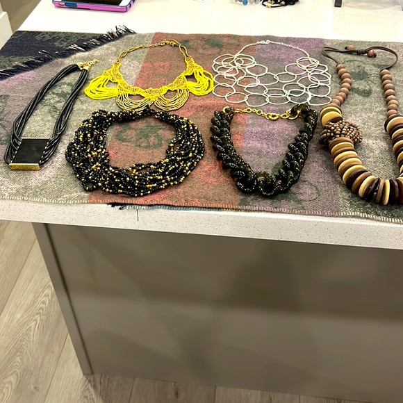 Set of 6 necklaces.  Multi material colours and shapes - Picture 1 of 7